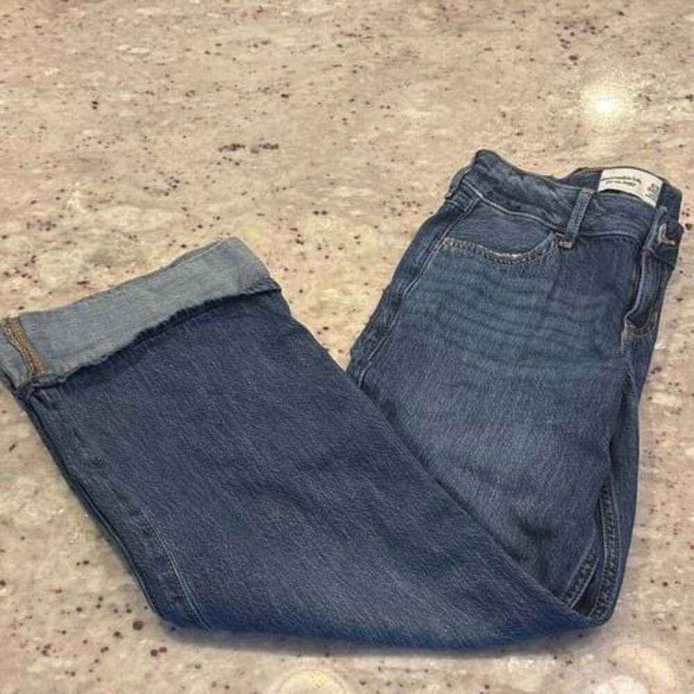 Abercrombie & Fitch kids low rise baggy size 9/10‎